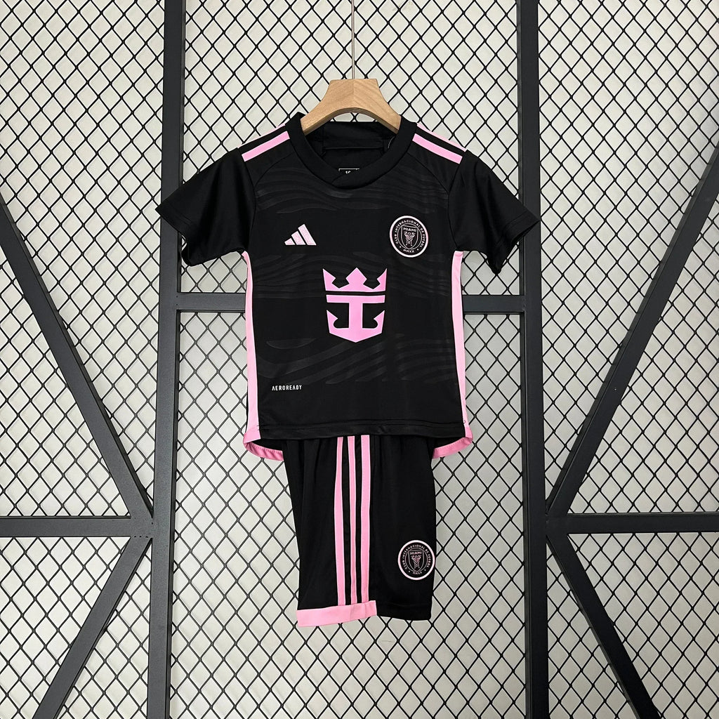 Kit enfant Inter Miami 2024 2025 de Le 12 -ème Maillot, maillot bleu et rose avec logo de l'équipe sur le devant.