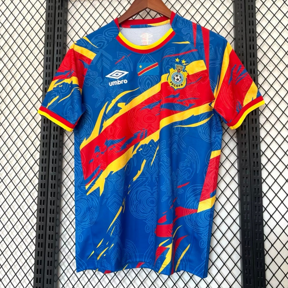 Maillot de football Côte d'Ivoire 25/26 bleu, marque Le 12 -ème Maillot, avec logo et détails colorés, vue frontale.