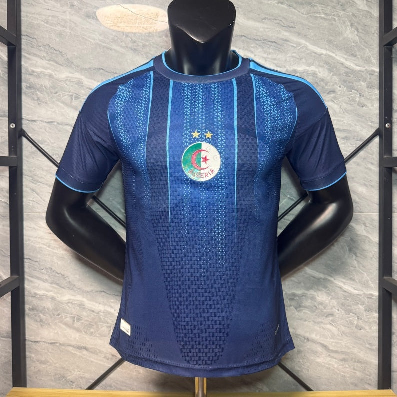 Maillot de football bleu pour enfant 25/26 ans, modèle spécial joueur de l'Algérie, marque Le 12 -ème Maillot, vue frontale
