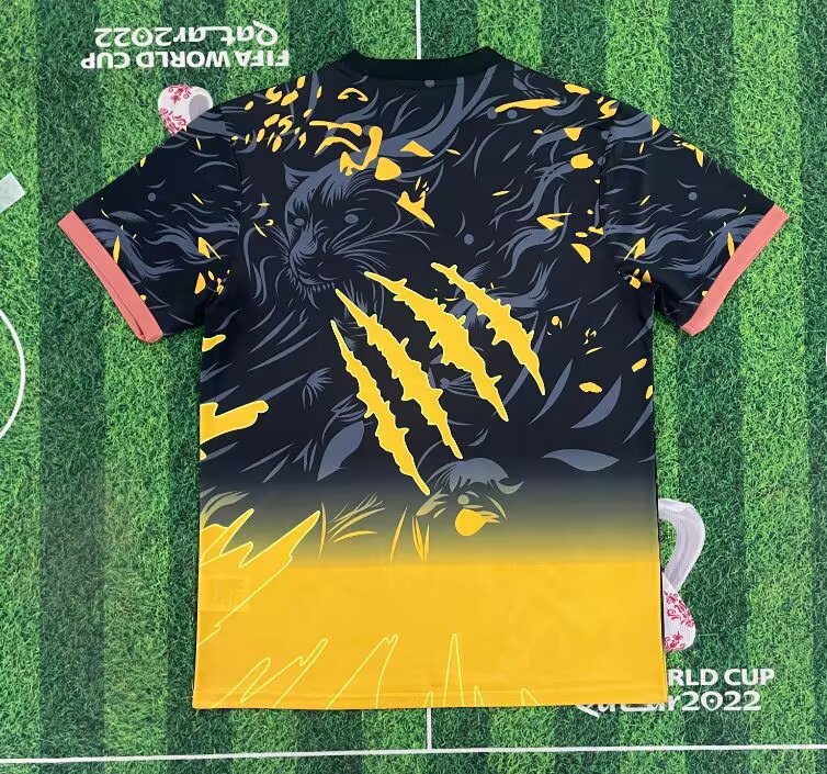 Maillot de football Brésil 25/26, modèle spécial, en tissu léger, portant le logo de Le 12 -ème Maillot, vue frontale.