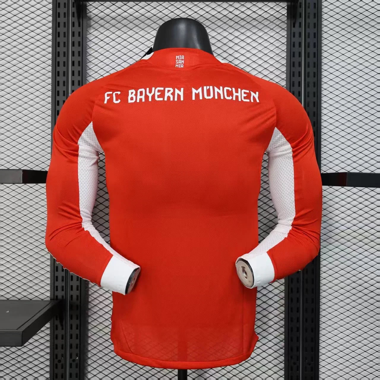 Maillot manches longues Bayern Munich 2025-26, marque Le 12 -ème Maillot, vert avec logo du club visible.