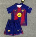 Ensemble enfant Barcelone domicile Le 12 -ème Maillot, maillot de football avec logo et motifs bleus et rouges.