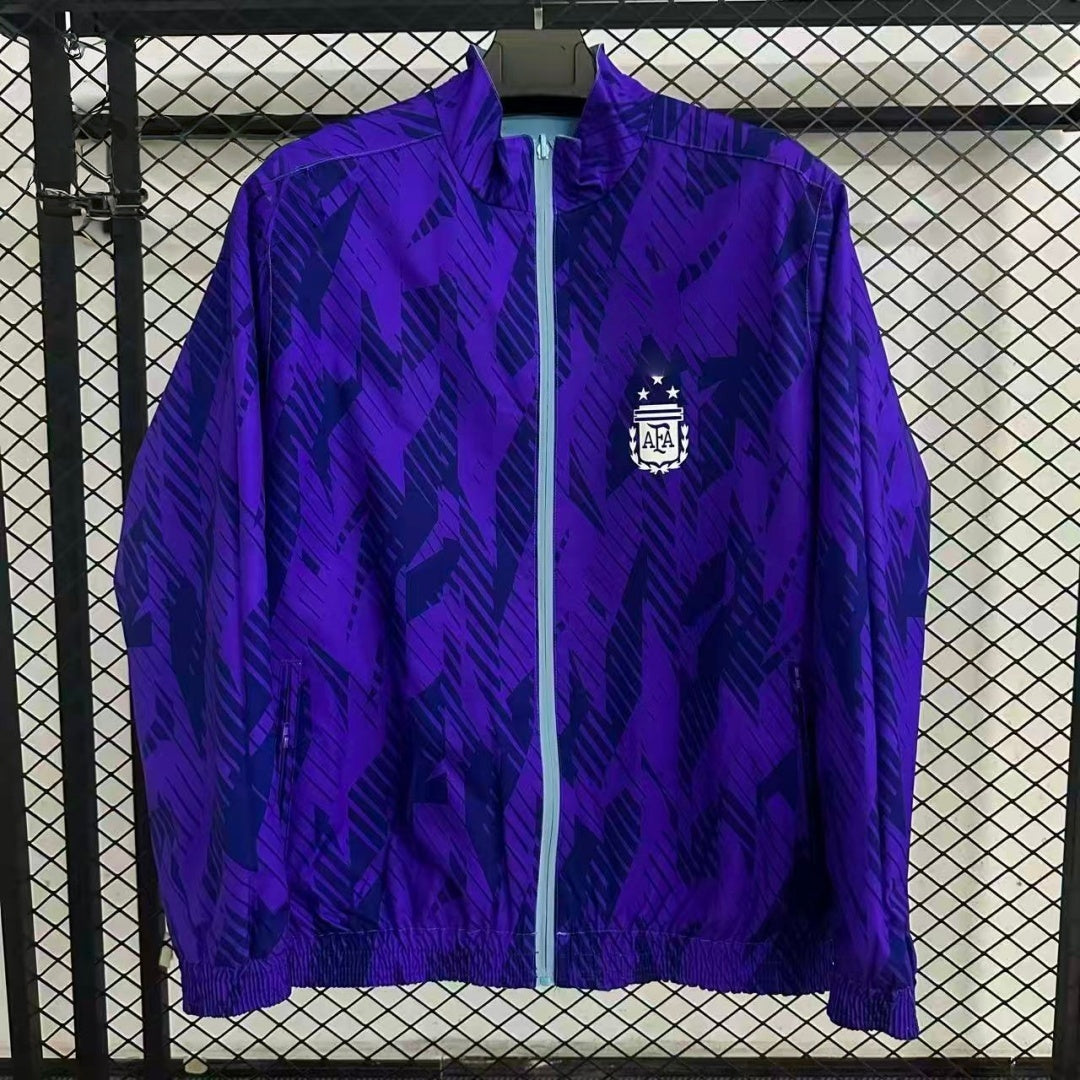 Veste coupe-vent réversible Argentine Le 12 -ème Maillot, tissu léger, coloris contrastés, portée sur mannequin.