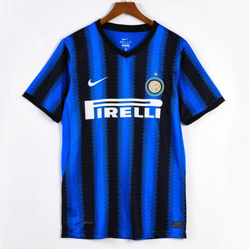 Maillot domicile rétro de l'Inter Milan 2010-2011, marque Le 12 -ème Maillot, avec le logo et les détails du maillot.