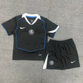 Ensemble enfant Chelsea Third de Le 12 -ème Maillot, maillot et short bleus avec logo de l'équipe sur le devant.