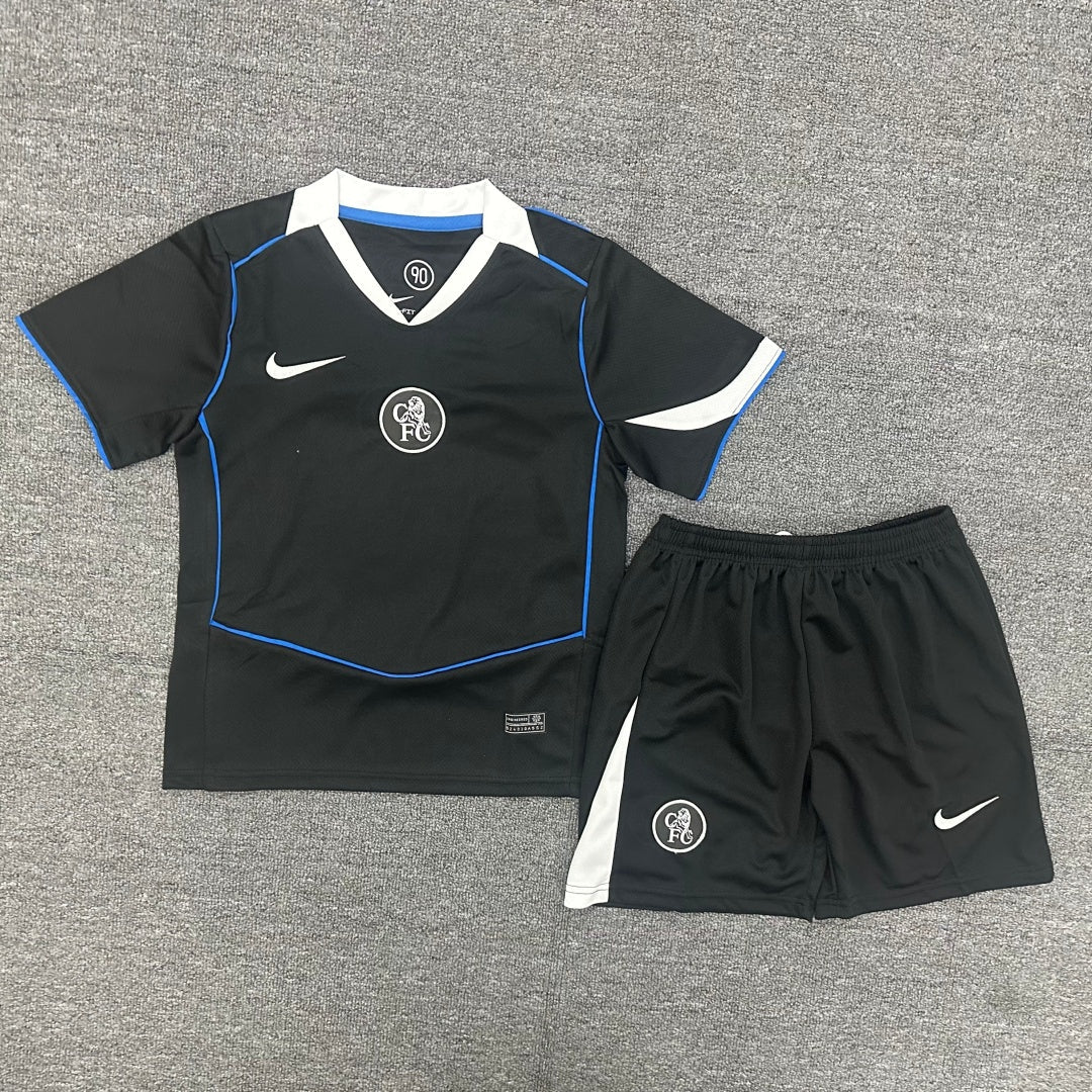 Ensemble enfant Chelsea Third de Le 12 -ème Maillot, maillot et short bleus avec logo de l'équipe sur le devant.