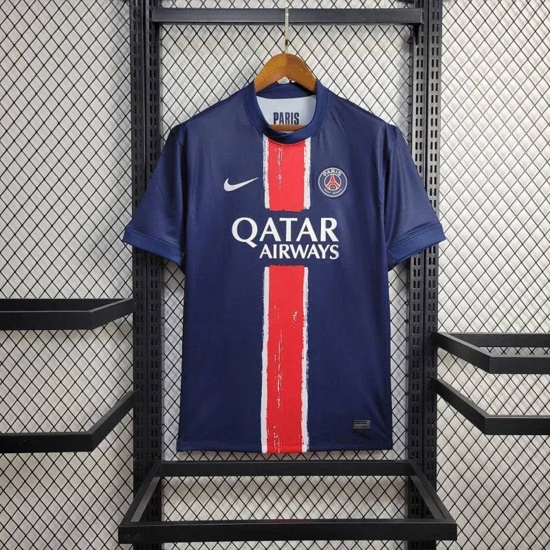 Maillot Paris Saint Germain 2024/25 Le 12 -ème, maillot de football avec logo PSG, design moderne et couleurs traditionnelles.