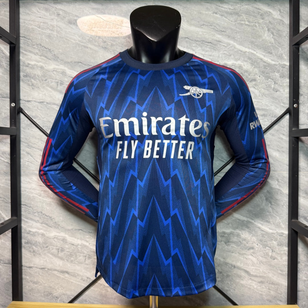 Maillot extérieur à manches longues pour joueur de football Arsenal 25/26, marque Le 12 -ème Maillot, vue de face.