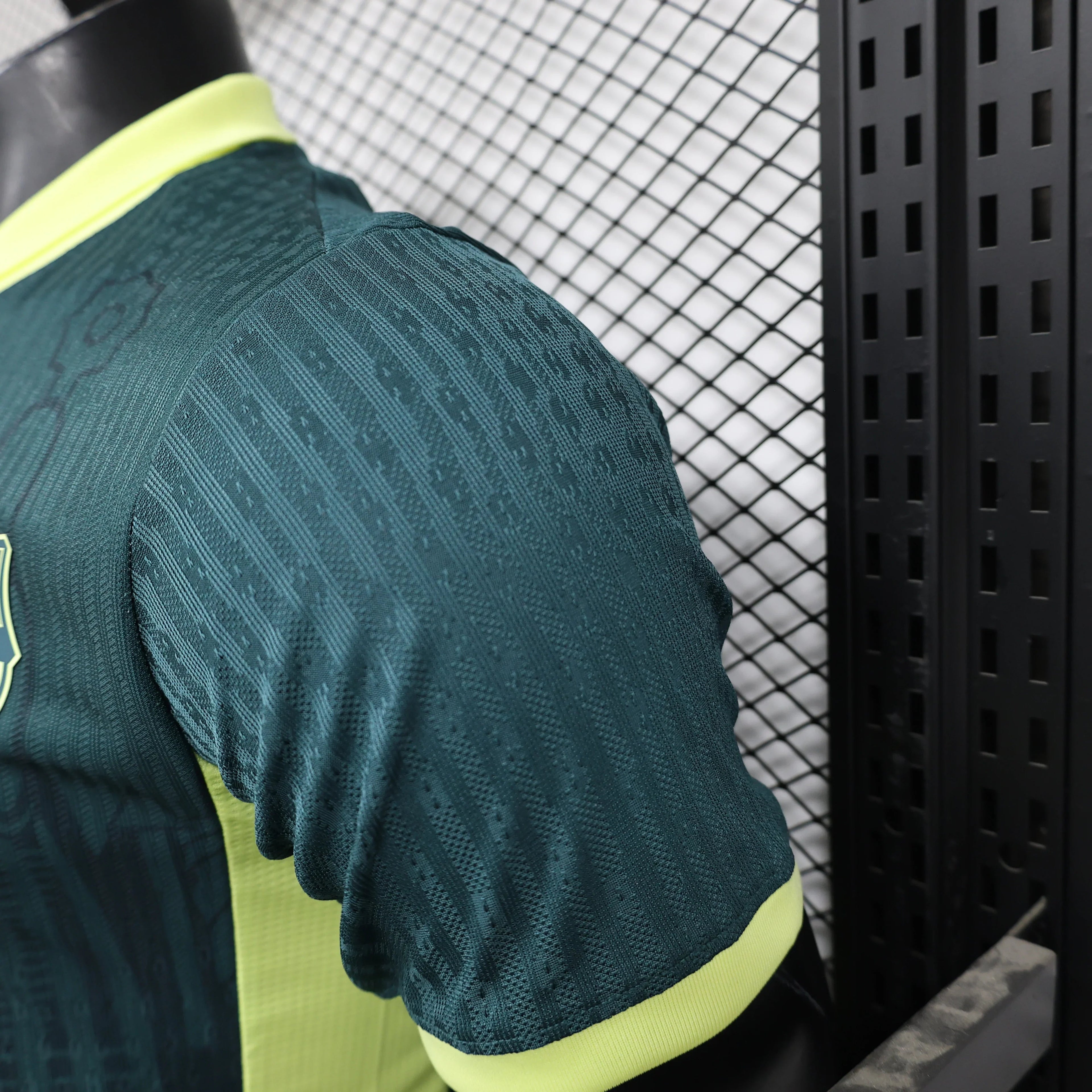 Maillot FC Barcelone 2025-2026 de la marque Le 12-ème Maillot, vue de face, avec logo et design officiel.