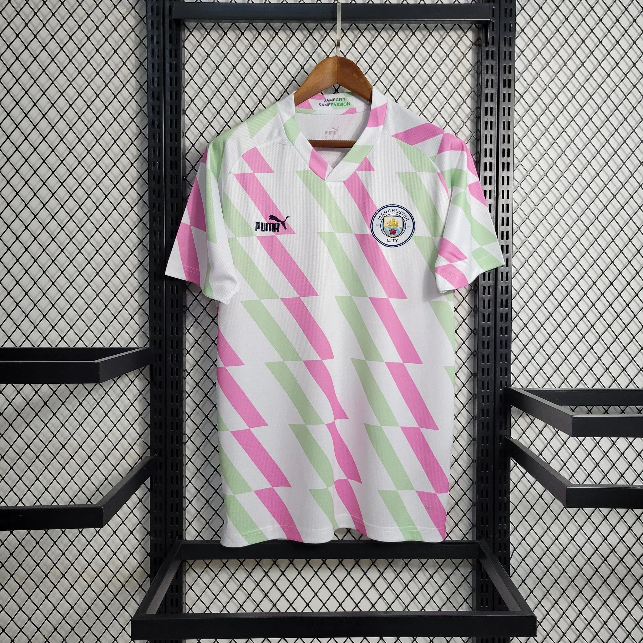 Maillot d'entraînement Manchester City 2023 2024 Le 12 -ème Maillot, maillot de football bleu avec logo de Manchester City.