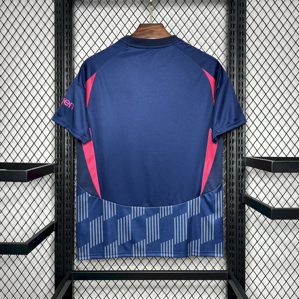 Maillot extérieur Nottingham Forest 2024-25 Le 12 -ème Maillot, maillot de football avec logo et design sportif visible en image