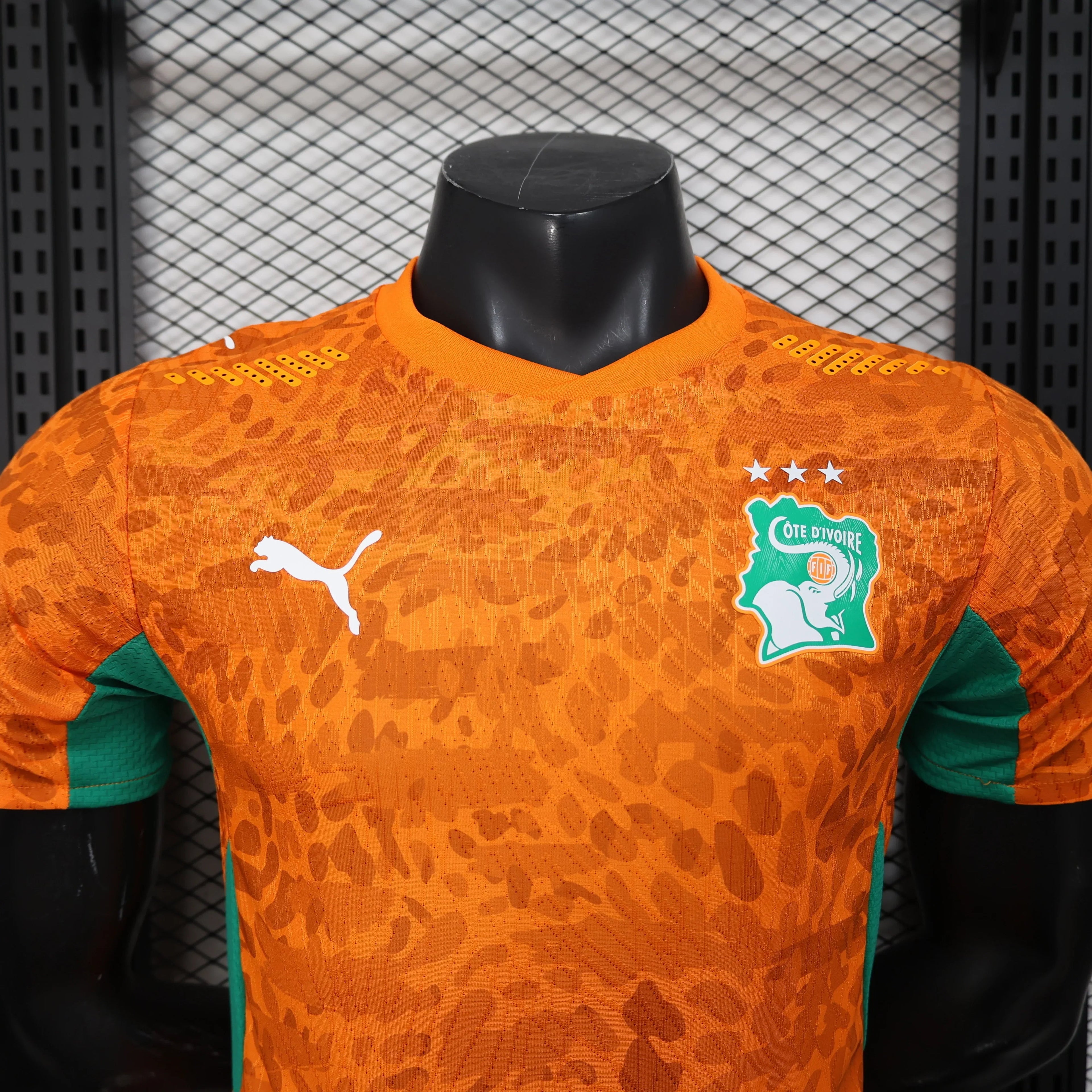 Maillot Côte d'Ivoire Coupe du monde 2026 Le 12 -ème Maillot, devant avec logo et détails en bleu et orange
