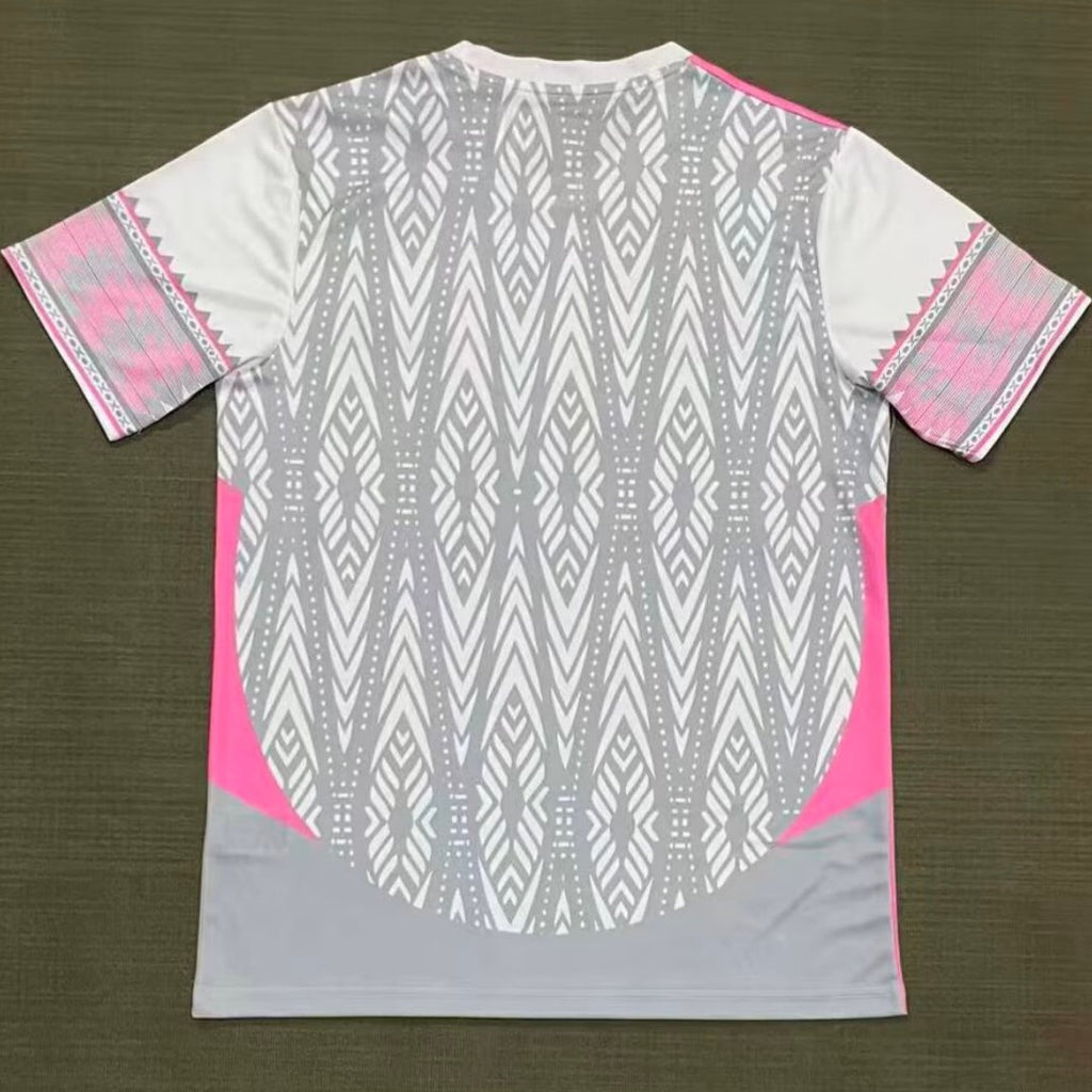 Maillot de football Mexique 25/26 rose, modèle spécial, de la marque Le 12 -ème Maillot, vue de face.