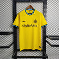 Maillot de football Inter Milan 2022/23 en bleu et noir, avec logo et détails de l'équipe, marque Le 12 -ème Maillot.