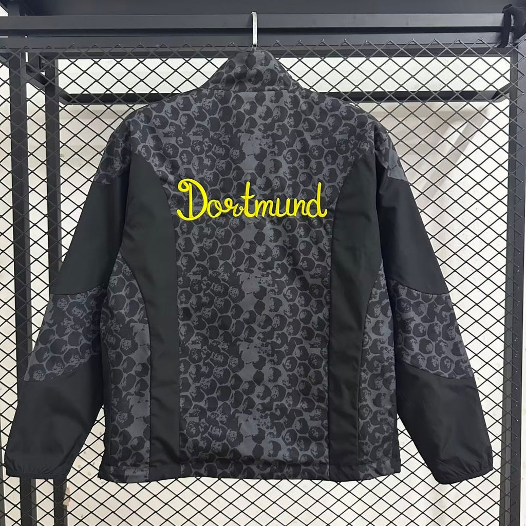 Veste coupe-vent réversible Le 12 -ème Maillot Dortmund, fermeture éclair, logo sur la poitrine, tissu léger et imperméable.