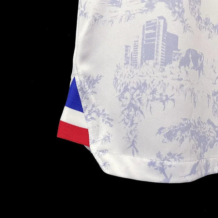 Maillot extérieur de la France 2022-2023, maillot de football Le 12 -ème Maillot pour la Coupe du Monde, détail du design.