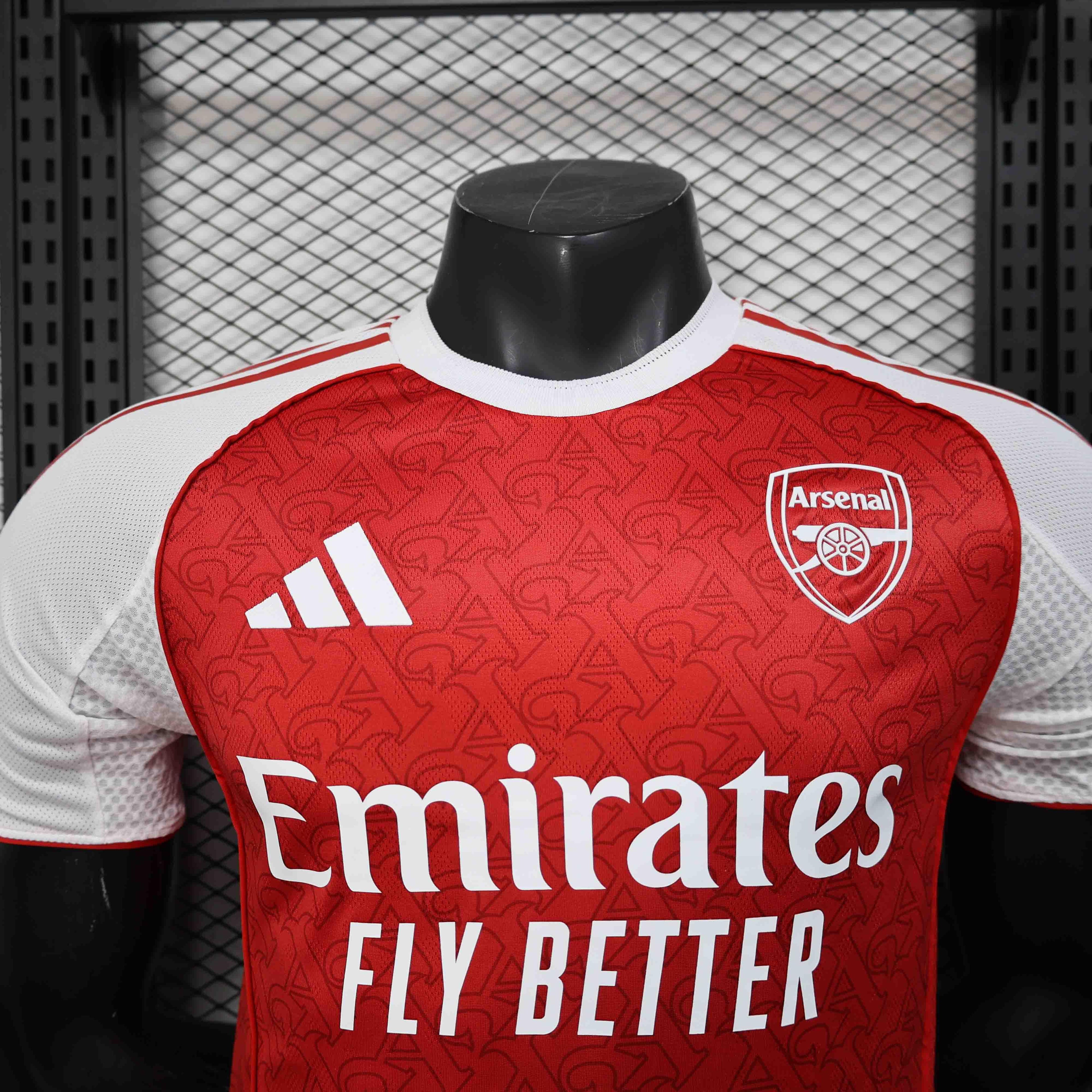 Maillot Arsenal 2025/26 Le 12 -ème Maillot, devant avec logo du club et design moderne, en tissu sportif.