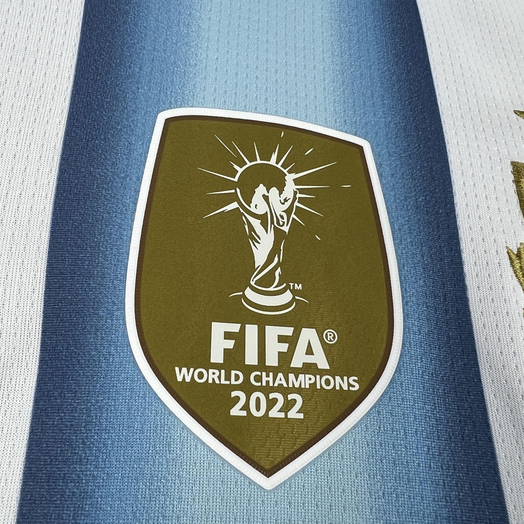 Maillot de l'équipe d'Argentine pour la Coupe du Monde 2026, fabriqué par Le 12 -ème Maillot, vue de face.