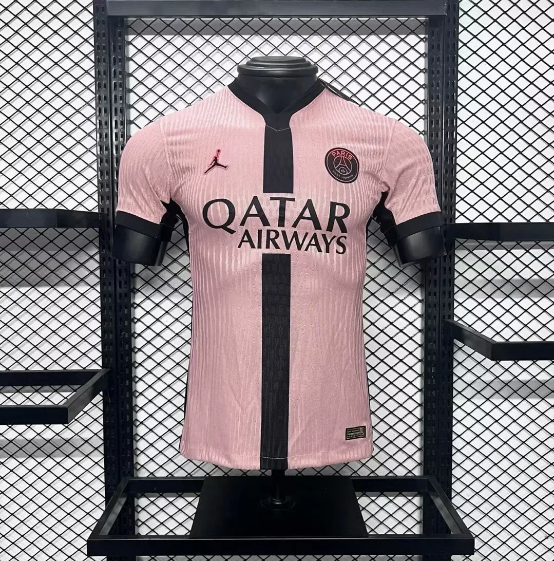 Maillot Paris Saint Germain PSG 2024/25 Le 12-ème, maillot de football avec logo du club, tissu bleu avec détails rouges et blancs.