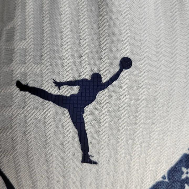 Maillot de football Le 12 -ème Maillot Paris 2023-2024 Concept, devant avec logo et design moderne, sur fond blanc