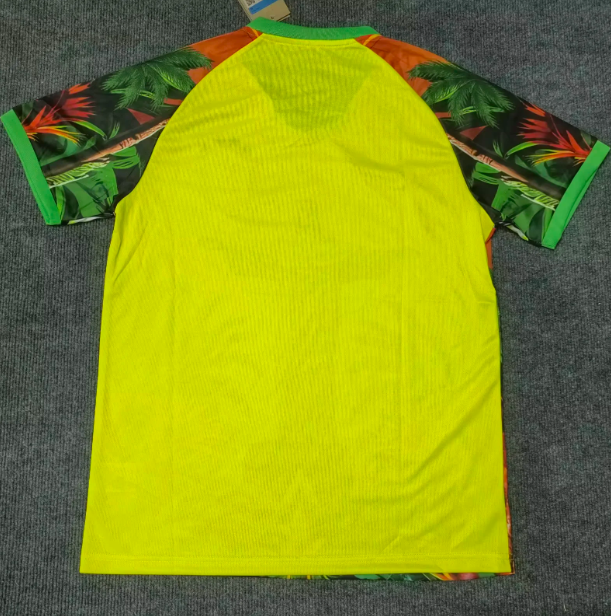 Maillot de football Brésil 25/26 noir et jaune, Le 12 -ème Maillot, vue de face avec logo et design sportif.