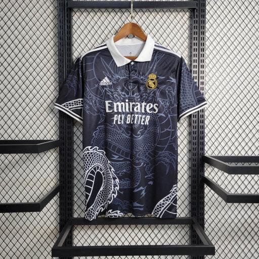 Maillot Real Madrid saison 2023-2024 édition spéciale dragon noir, marque Le 12 -ème Maillot, vue de face avec logo et détails.
