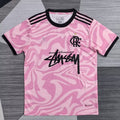 Maillot Flamengo 2024/2025 rose signé, édition spéciale, par Le 12 -ème Maillot, vue de face avec détails du design.