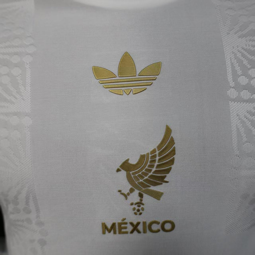 Maillot Mexique à manches longues 2025-26, Le 12 -ème Maillot, avec motifs et couleurs officielles.