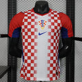 Maillot domicile 25/26 de la Croatie, Le 12 -ème Maillot, vue du maillot avec logo et détails en bleu et blanc.
