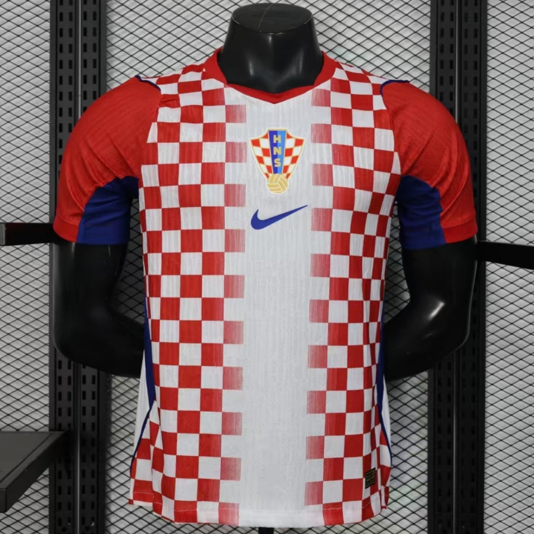 Maillot domicile 25/26 de la Croatie, Le 12 -ème Maillot, vue du maillot avec logo et détails en bleu et blanc.