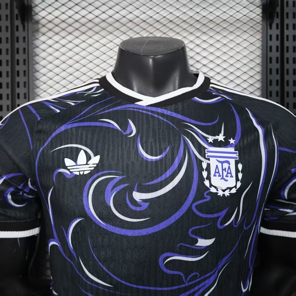 Maillot extérieur de l'Argentine pour la Coupe du Monde 2026, marque Le 12, devant avec logo et design sportif.
