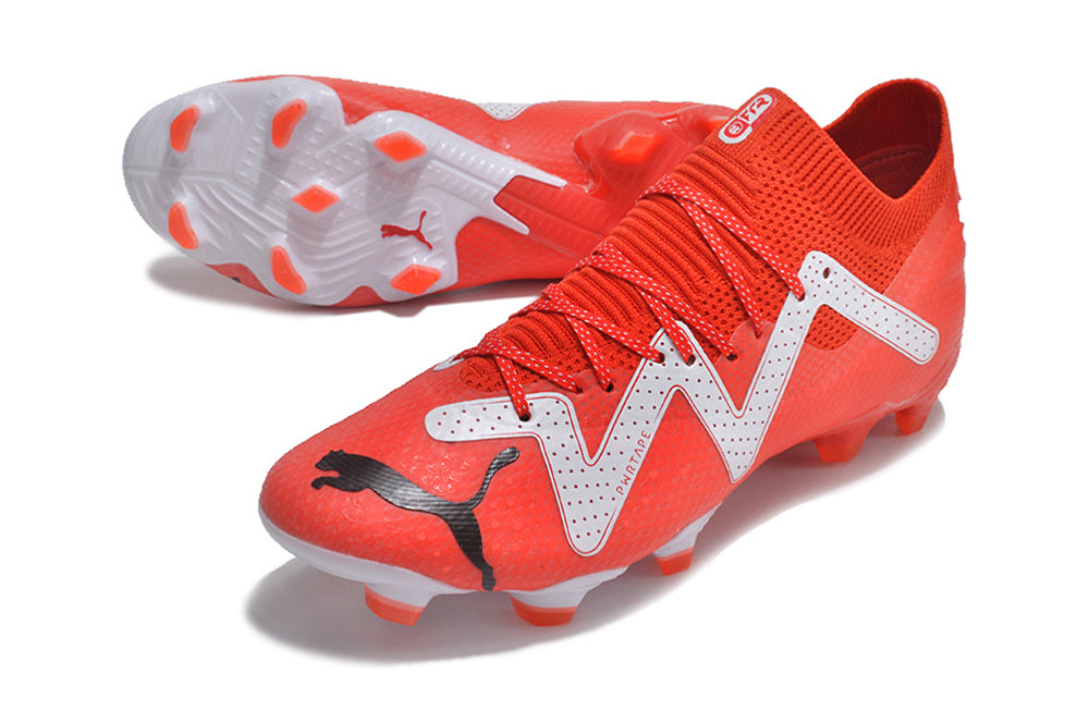 Crampons Future Ultimate FG de Le 12 -ème Maillot, pointes en acier, conçus pour l'escalade et l'alpinisme.