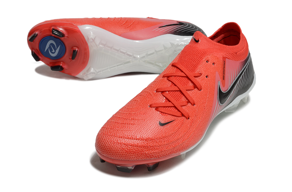 Chaussures de crampons Phantom Luna Elite de Le 12 -ème Maillot, vue en gros plan, conçues pour l'alpinisme et la montagne.