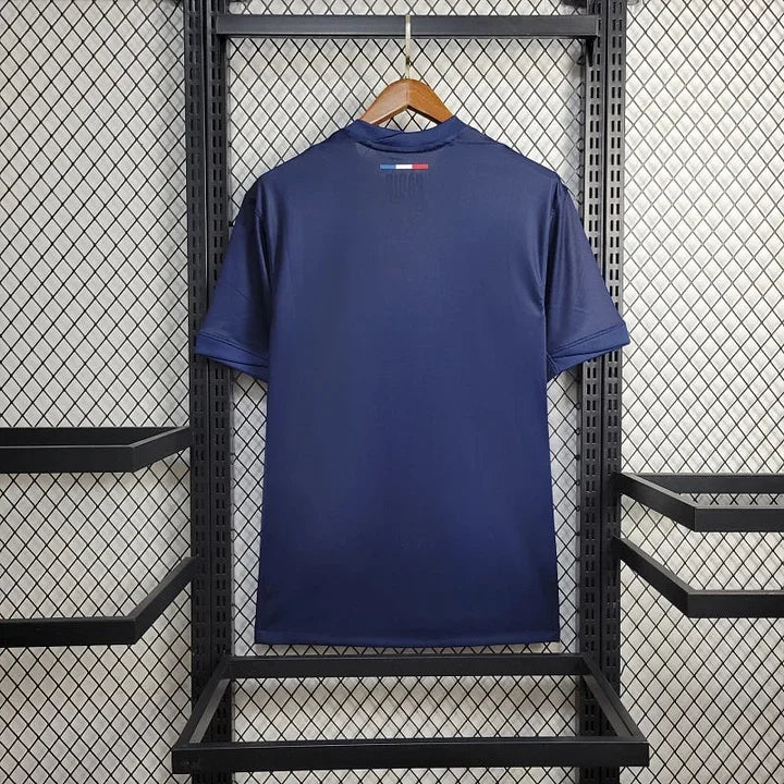Maillot Paris Saint Germain 2024/25 Le 12 -ème Maillot, maillot de football avec logo du PSG et design moderne.