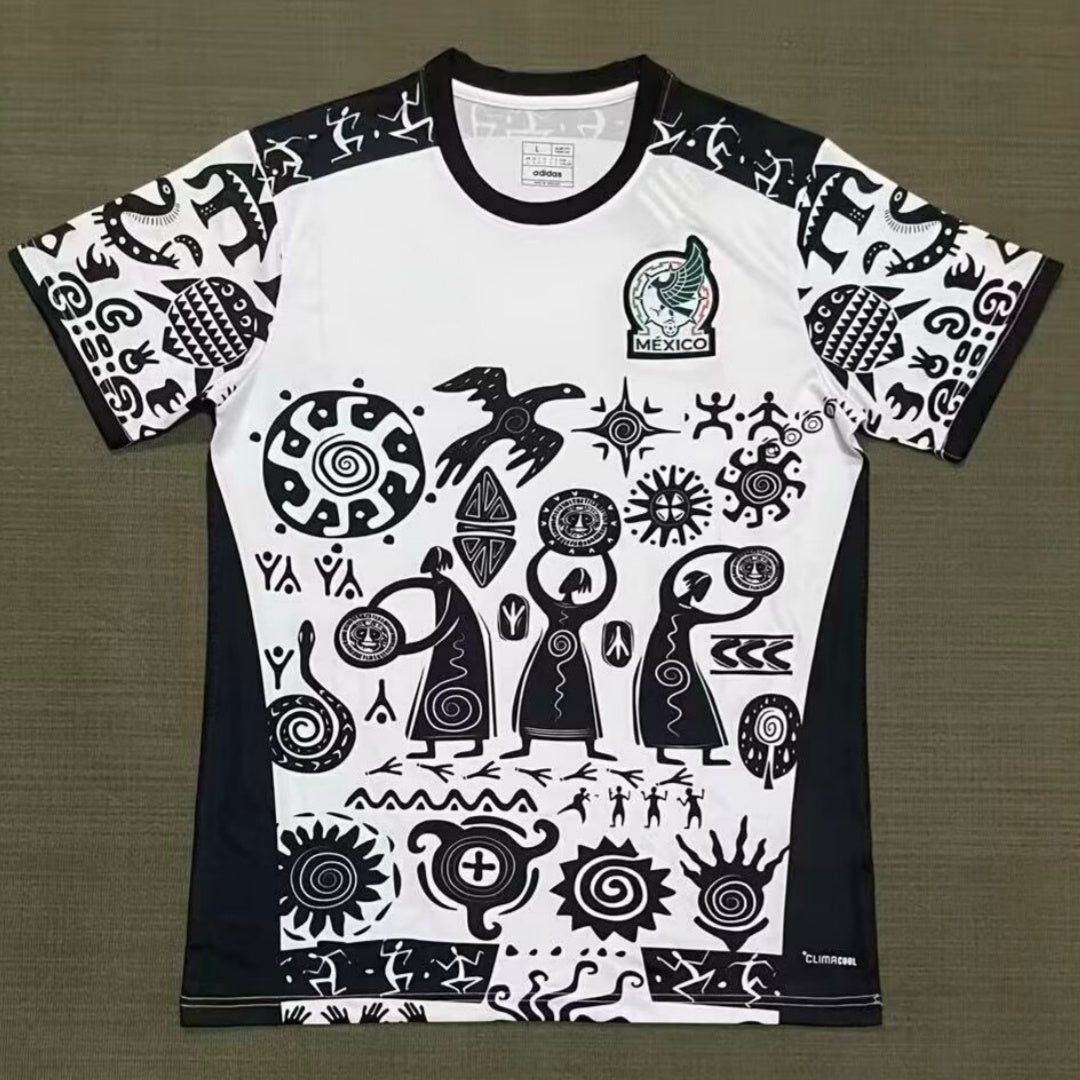 Maillot de football Mexique 25/26 Le 12 -ème Maillot, noir, avec logo et détails du design, porté sur un mannequin.