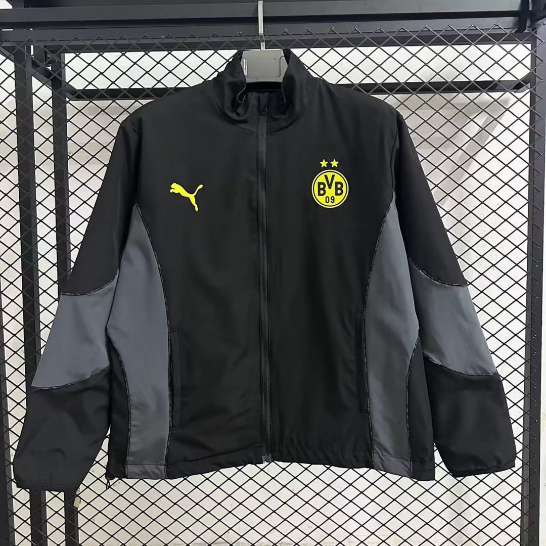 Veste coupe-vent réversible Le 12 -ème Maillot Dortmund, style sportif, en tissu léger noir et jaune, vue de face sur mannequin.