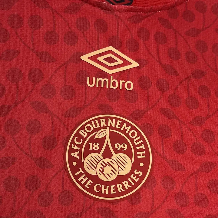Maillot football Bournemouth 2024/25 édition spéciale rouge, marque Le 12 -ème Maillot, devant avec logo et design distinctif.