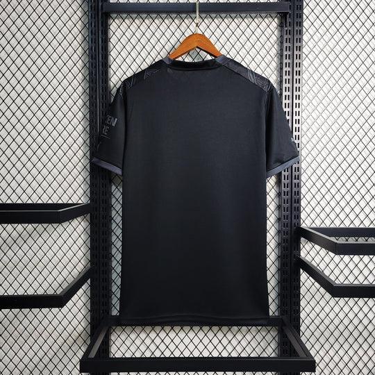 Maillot Manchester City édition Dragon 2024/25 de Le 12, devant avec logo et détails colorés, manches longues.