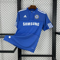 Maillot Chelsea de football 2009-2010 rétro, marque Le 12-ème, vue de face avec logo et détails des manches.