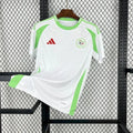 Maillot domicile de l'Algérie 2024/25, marque Le 12 -ème Maillot, vue frontale avec logo et design traditionnel vert et blanc.