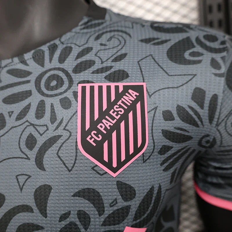 Maillot 2024 Palestine de la marque Le 12 -ème Maillot, vue de face avec les couleurs et motifs traditionnels.