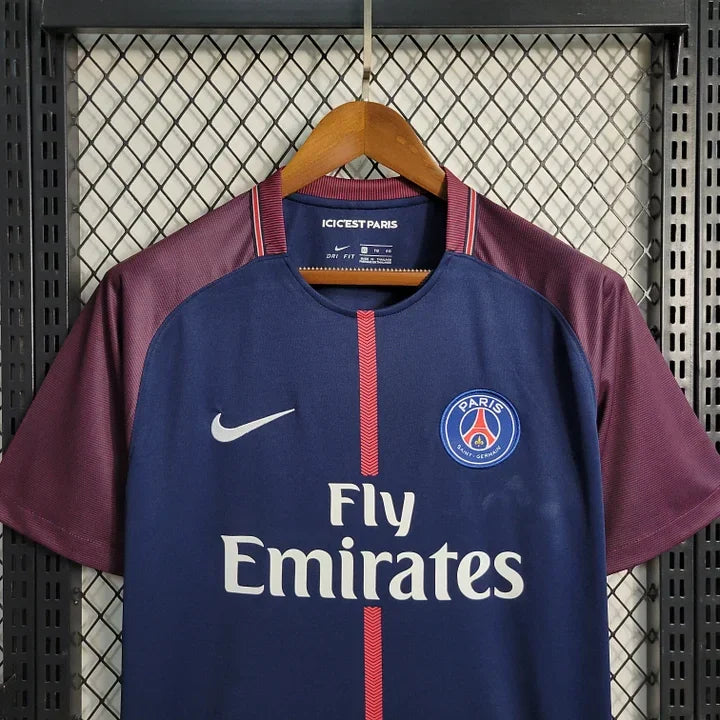 Maillot Paris rétro 2017-2018 de la marque Le 12, maillot de football avec logo et détails classiques.