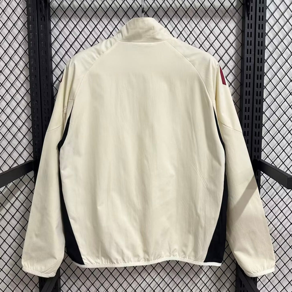Veste coupe-vent réversible Le 12 -ème Maillot Liverpool, tissu léger avec logo visible, couleurs contrastantes.