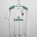 Maillot domicile rétro Real Madrid 2017-2018 Le 12 -ème Maillot, maillot de football blanc avec logo et détails du club.