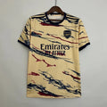 Maillot Arsenal 2022-2023 quatrième away de Le 12 -ème Maillot, devant avec logo et design distinctif de la saison.