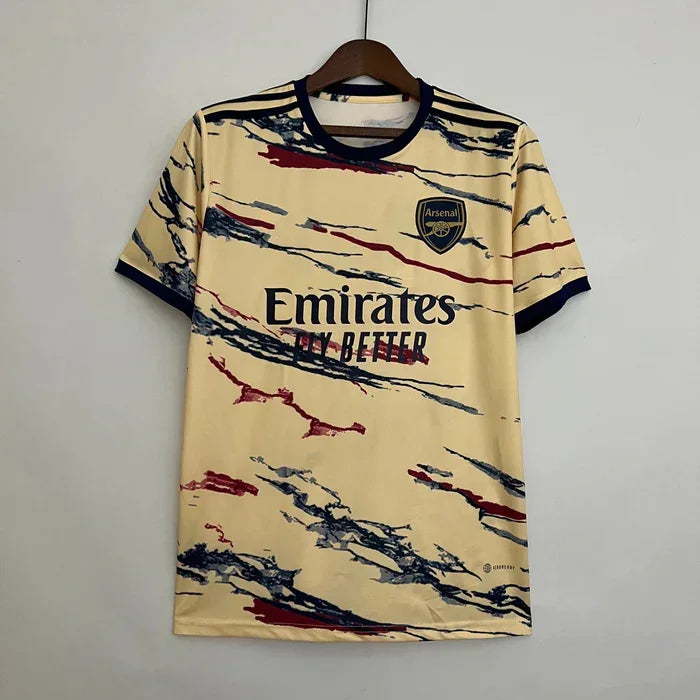 Maillot Arsenal 2022-2023 quatrième away de Le 12 -ème Maillot, devant avec logo et design distinctif de la saison.