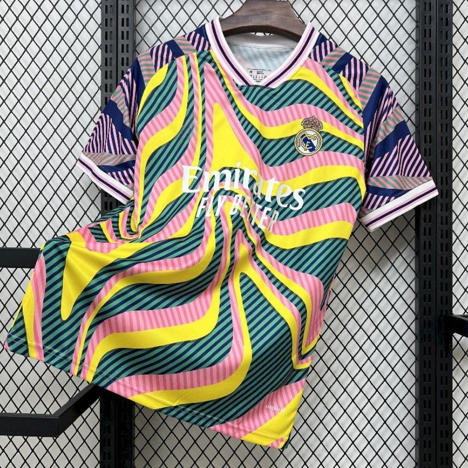 Maillot de football Real Madrid 25/26, modèle spécial B, marque Le 12 -ème Maillot, vue de face avec logo et détails du design