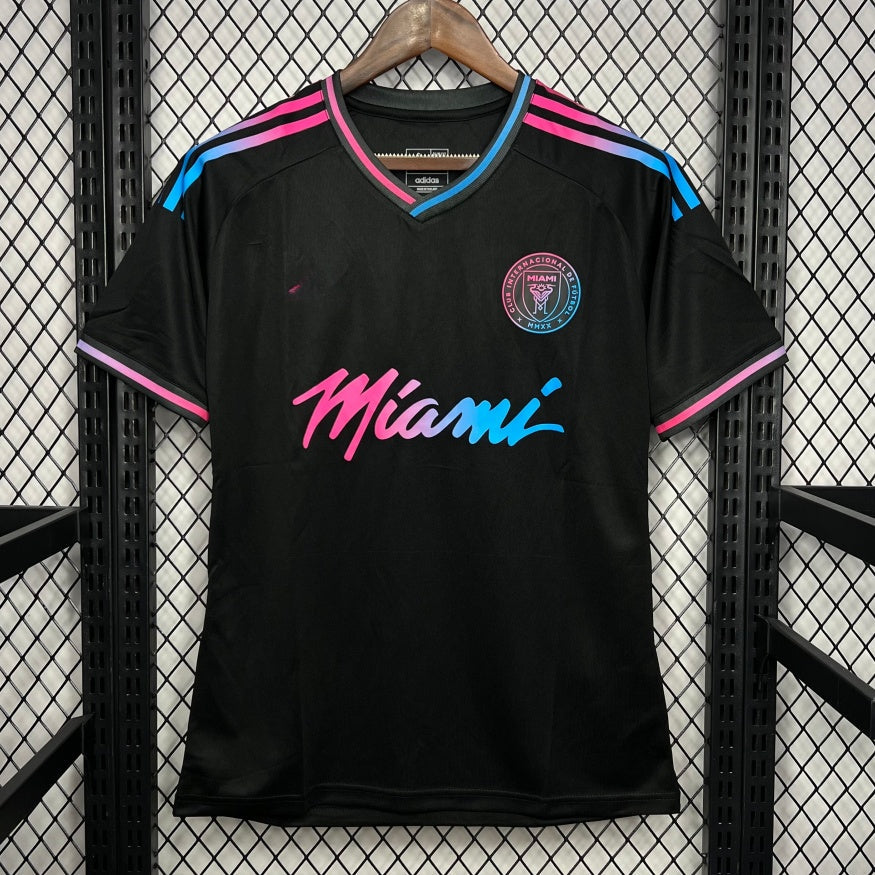 Maillot de football Inter Miami Le 12 -ème Maillot, taille 25/26, noir avec logo et détails du club sur le devant.