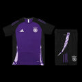 Ensemble Allemagne de Le 12 -ème Maillot, maillot et short de football aux couleurs allemandes, vue complète.