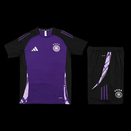 Ensemble Allemagne de Le 12 -ème Maillot, maillot et short de football aux couleurs allemandes, vue complète.